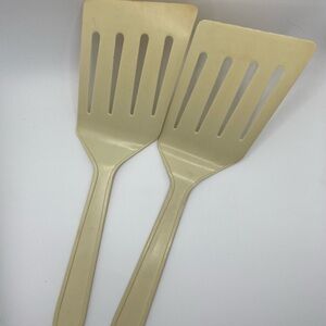 Set Of 2 Vtg Clipper #7208 Off Almond White Nylon Plastic Slotted Spatula